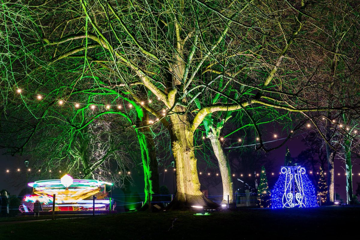 Jason_Murphy73's tweet photo. @barrabest @WeatherCee @angie_weather @lisburn_city @VisitLisburn @Louise_utv @love_belfast Lisburn Castle Gardens look very festive #lisburnlightfestival https://t.co/cT336gWWmT