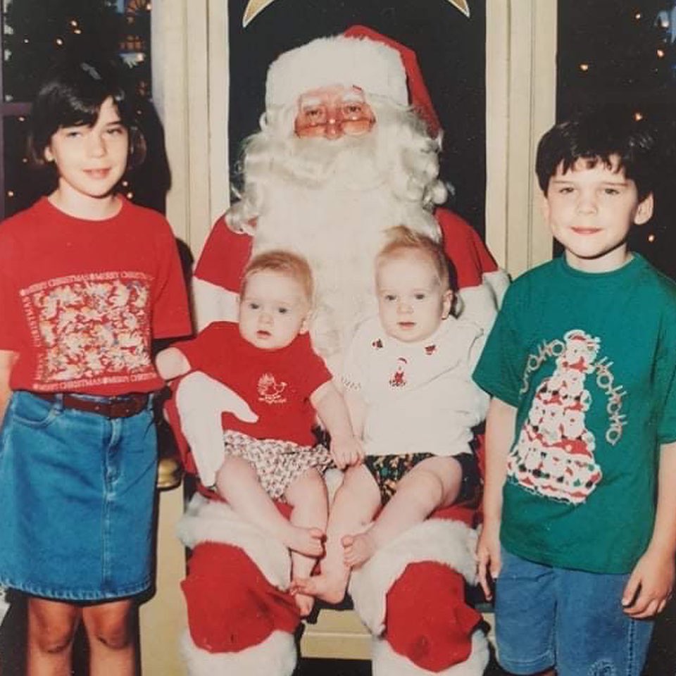 sc_lightning's tweet photo. 🥰🎄Who doesn’t love a flashback Santa photo!🎅
Can you guess who these cuties are?! #santaphoto #flashback https://t.co/hcm27EOnSt