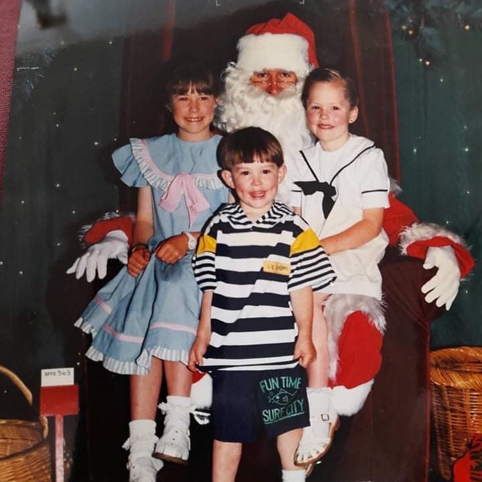 sc_lightning's tweet photo. 🥰🎄Who doesn’t love a flashback Santa photo!🎅
Can you guess who these cuties are?! #santaphoto #flashback https://t.co/hcm27EOnSt