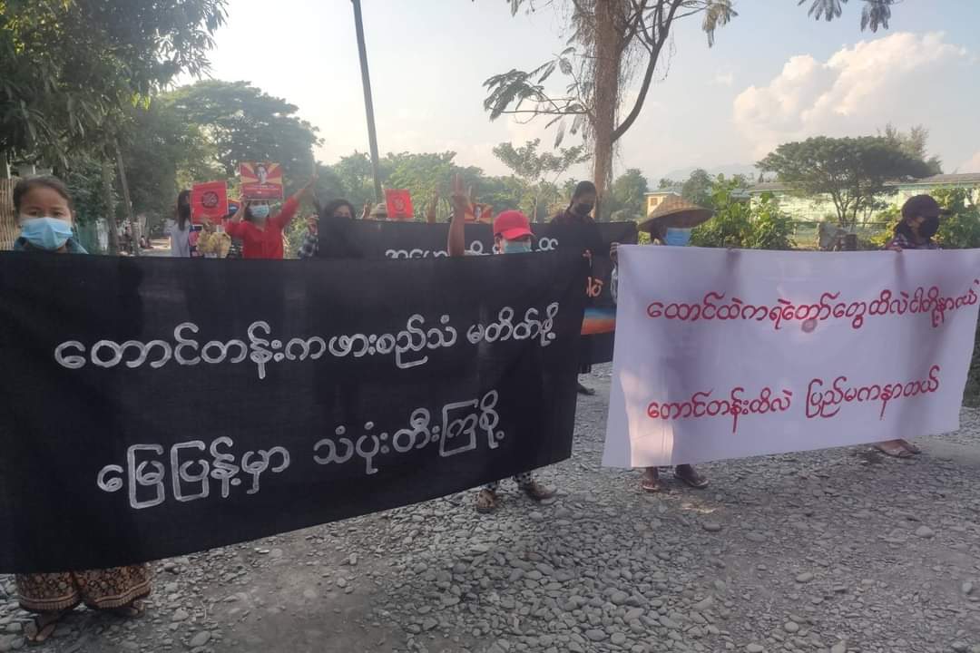 DummiKiwi's tweet photo. Anti-coup revolutionary strike in Sagaing's Kale as 316th day, despite brutal crackdowns, without a day off. 🪧  #Dec20Coup #HelpMyanmarIDPs #WhatsHappeningInMyanmar https://t.co/Vd5niKi8TQ