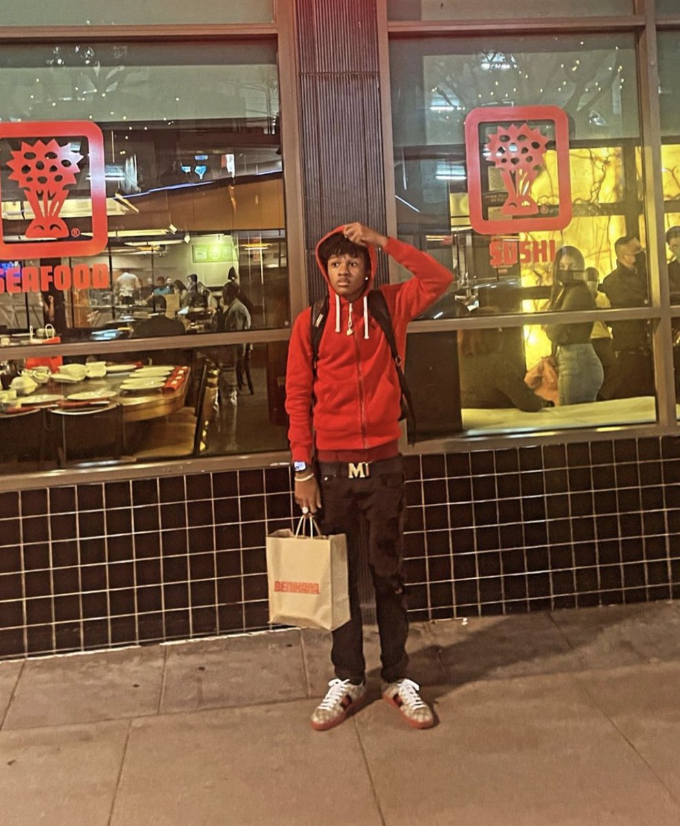 boutabagg_joe's tweet photo. I wonder if I was broke would yall still fuck wit me the same🧧#FreeFifa https://t.co/tBo5WzPdGB