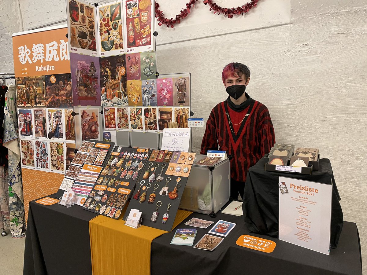 KabujiroK's tweet photo. We organized our own little Christmas market / Artist Alley and it was so much fun! https://t.co/XGuQWZskCR