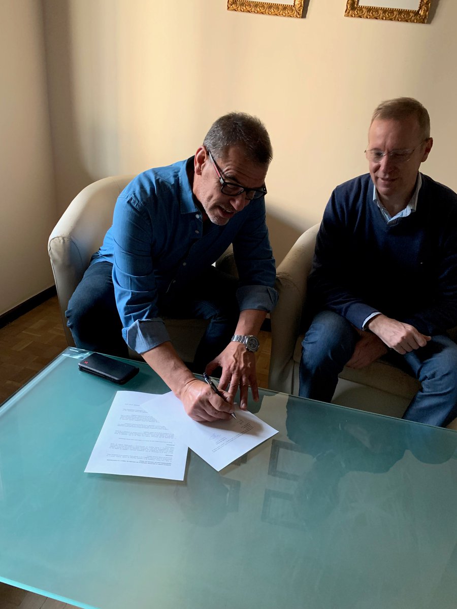 SECTtoracica's tweet photo. Firma de convenio entre la Sociedad Española de #CirugíaTorácica @SECTtoracica y la Asociación Iberoamericana de Cirugía Torácica #AIACT durante la celebración de la reunión del Club de #CirujanosTorácicos el pasado mes de octubre en Almagro 👏 https://t.co/F2WZbNbZAE