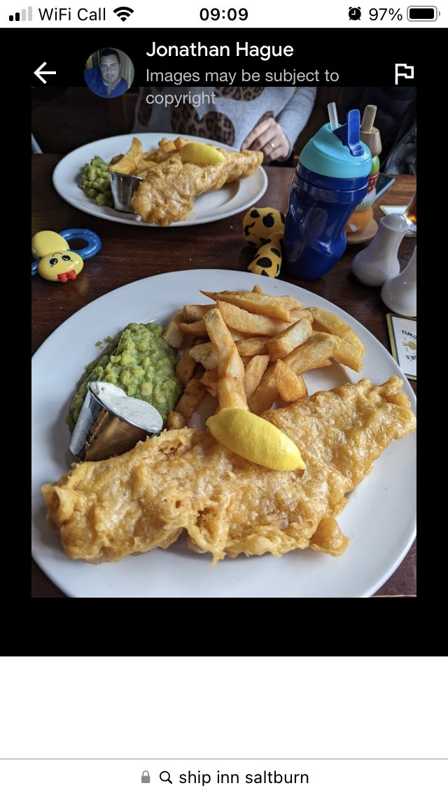 philfallout's tweet photo. @GordonRamsay “fish” and “chips” on the left. Standard North East fish and chips on the right. Enough said. https://t.co/sFNzhPrTVi