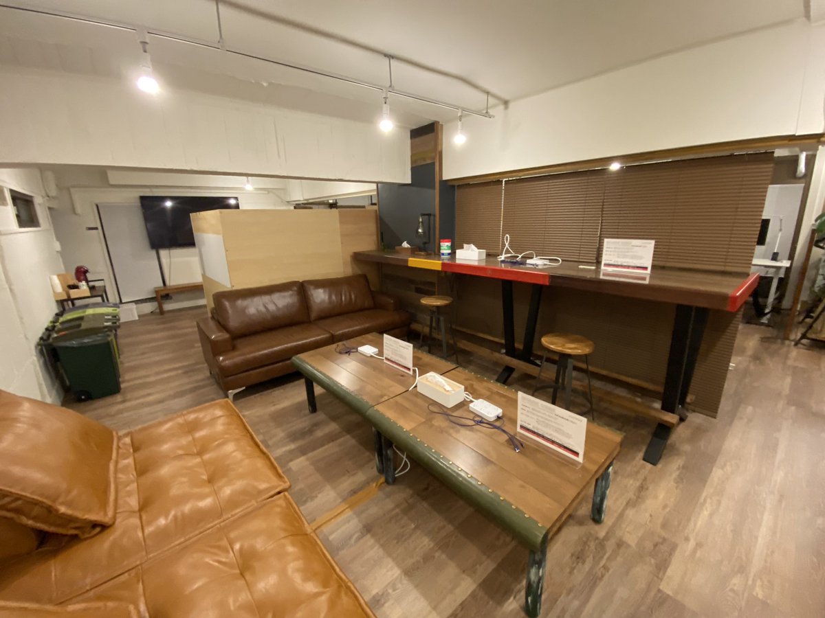 key3's tweet photo. 今日はTiNK Desk宮益坂上で仕事してました。机広いし外部ディスプレイあるし静かだし居心地よくて快適である。 @TiNKDesk https://t.co/p8H8thckPL