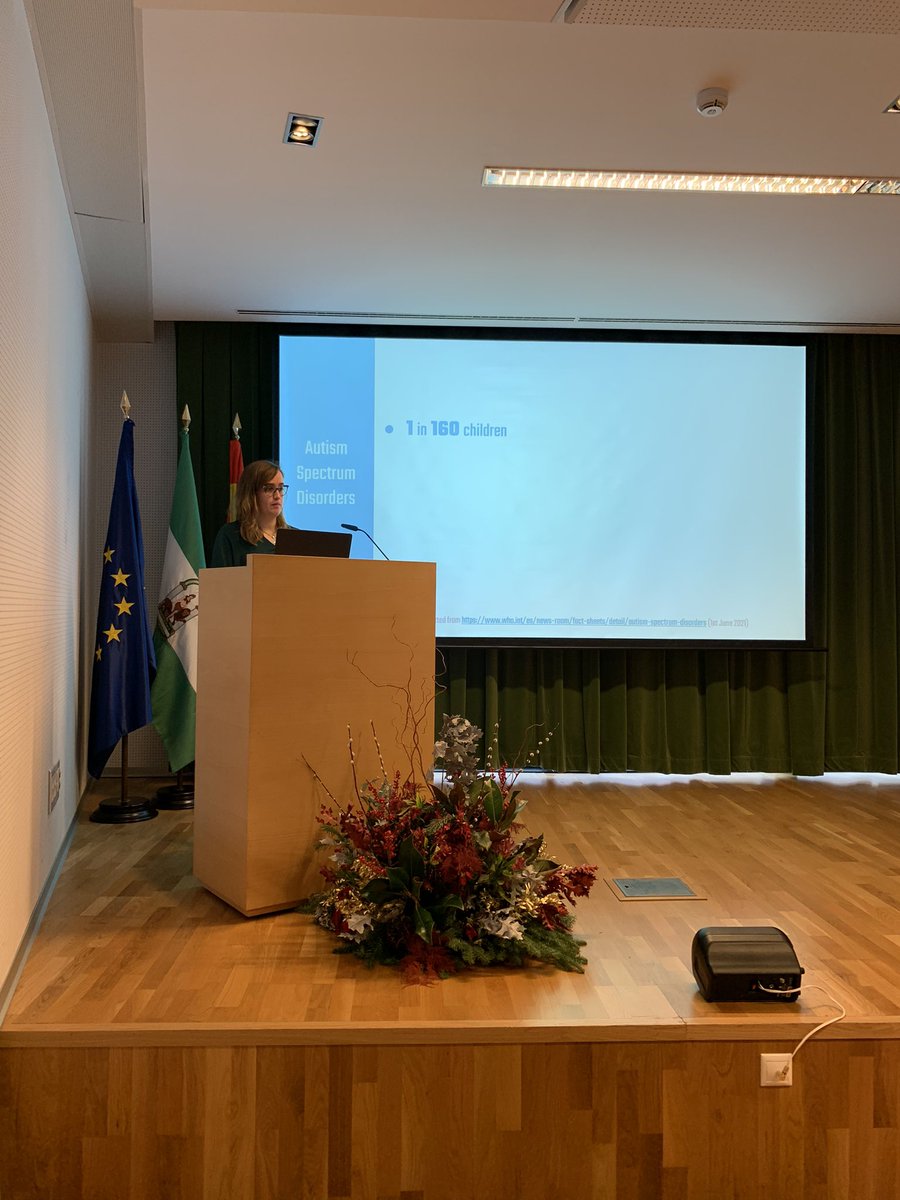 AlmuPino's tweet photo. Alba Gutierrez is showing her research on analyzing large-scale data on studying virtually any disorder and  the effect of COVID-19 on children’s mental health #ImibicMIP @IP2med @IMIBIC https://t.co/2ub7PKSNzz