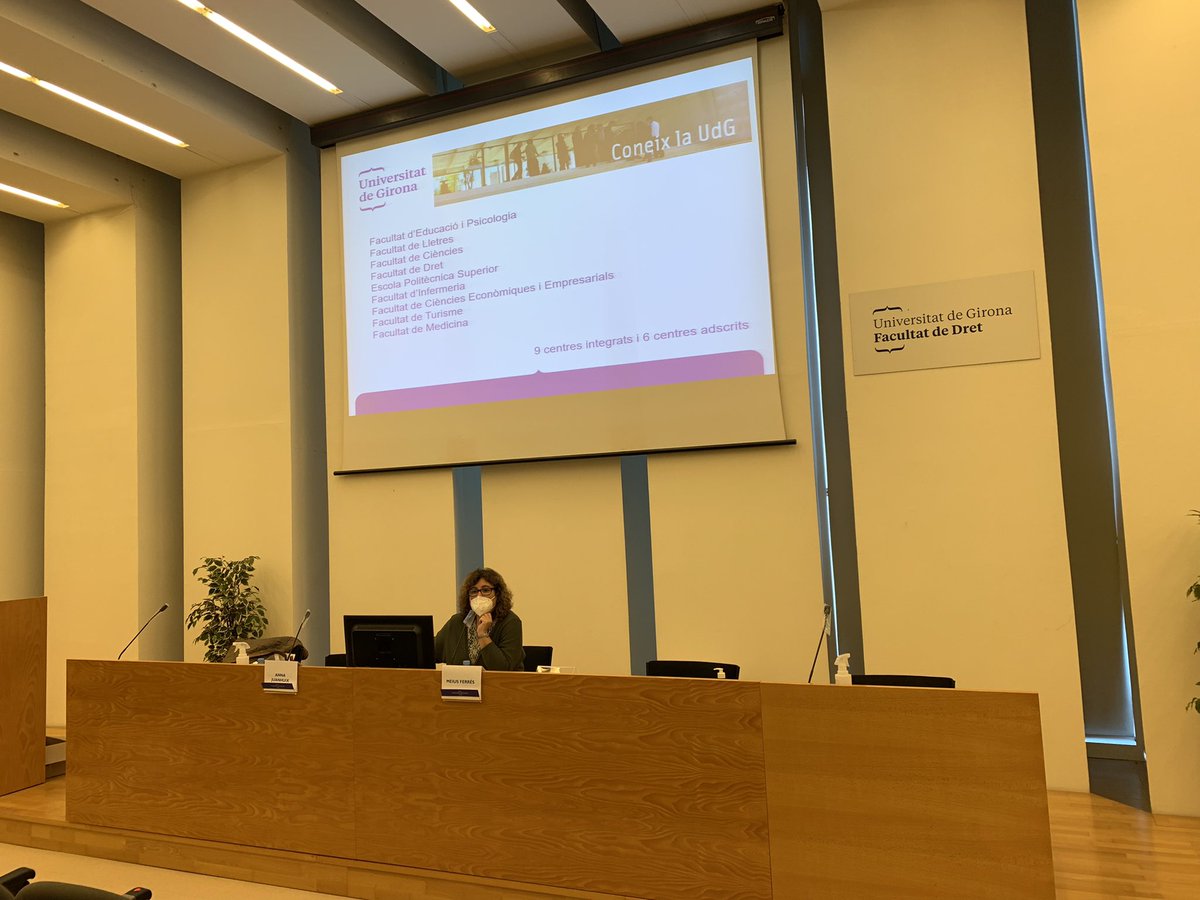 univgirona's tweet photo. Anna Juanhuix presenta el sistema d'accés a la Universitat a la Jornada #SiguesUdG. Recordeu que podeu seguir-la en directe al Youtube de la UdG. https://t.co/AUpIStY4R3