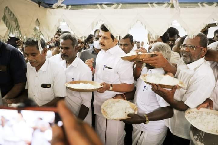 GowriSankarD_'s tweet photo. வீரமணி கூட சகவாசம் வச்சிக்காதனு சொன்னா கேட்டியா🤣🤣🤣 https://t.co/cgBwMO4pmd
