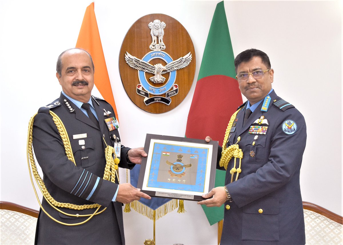 IAF_MCC's tweet photo. Air Chief Marshal Shaikh Abdul Hannan, Chief of Air Staff, Bangladesh Air Force called on Air Chief Marshal VR Chaudhari #CAS at Air HQ today. Issues of mutual interest &amp; avenues to enhance bilateral defence cooperation were discussed during the meeting.
#IAF 
@BD_Air_Force https://t.co/lNQ7SiGAVx