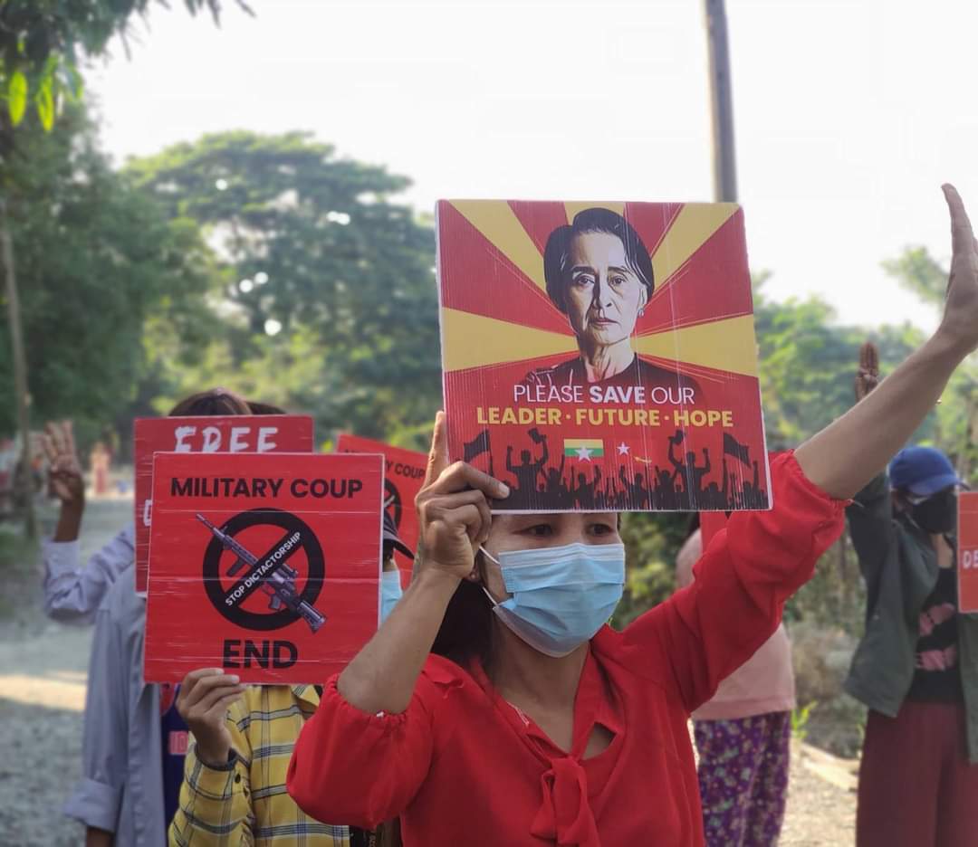 m_krl1's tweet photo. 316th day of protest continued to march by residents from #Kale town, #Sagaing Region on Dec20 despite Junta's brutal abductions and deadly oppressions. Our voice will never be silence under brutal Coup.

#HelpMyanmarIDPs
#Dec20Coup  
#WhatsHappeningInMyanmar https://t.co/Gmcxolbkcp