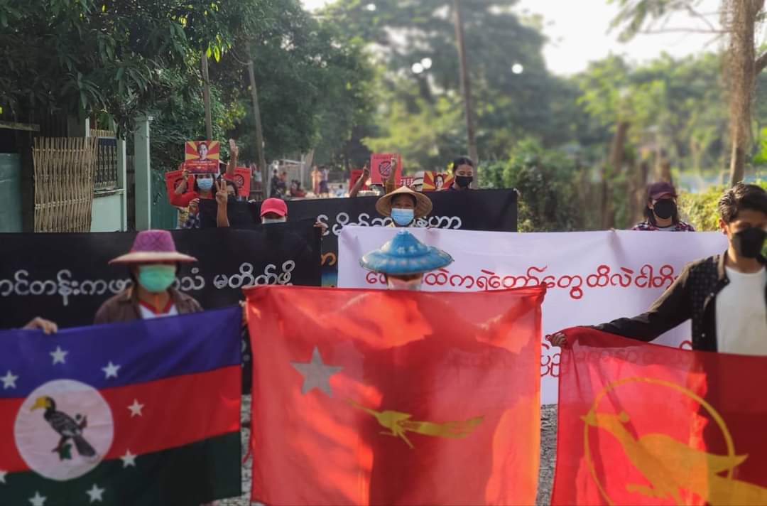 m_krl1's tweet photo. 316th day of protest continued to march by residents from #Kale town, #Sagaing Region on Dec20 despite Junta's brutal abductions and deadly oppressions. Our voice will never be silence under brutal Coup.

#HelpMyanmarIDPs
#Dec20Coup  
#WhatsHappeningInMyanmar https://t.co/Gmcxolbkcp