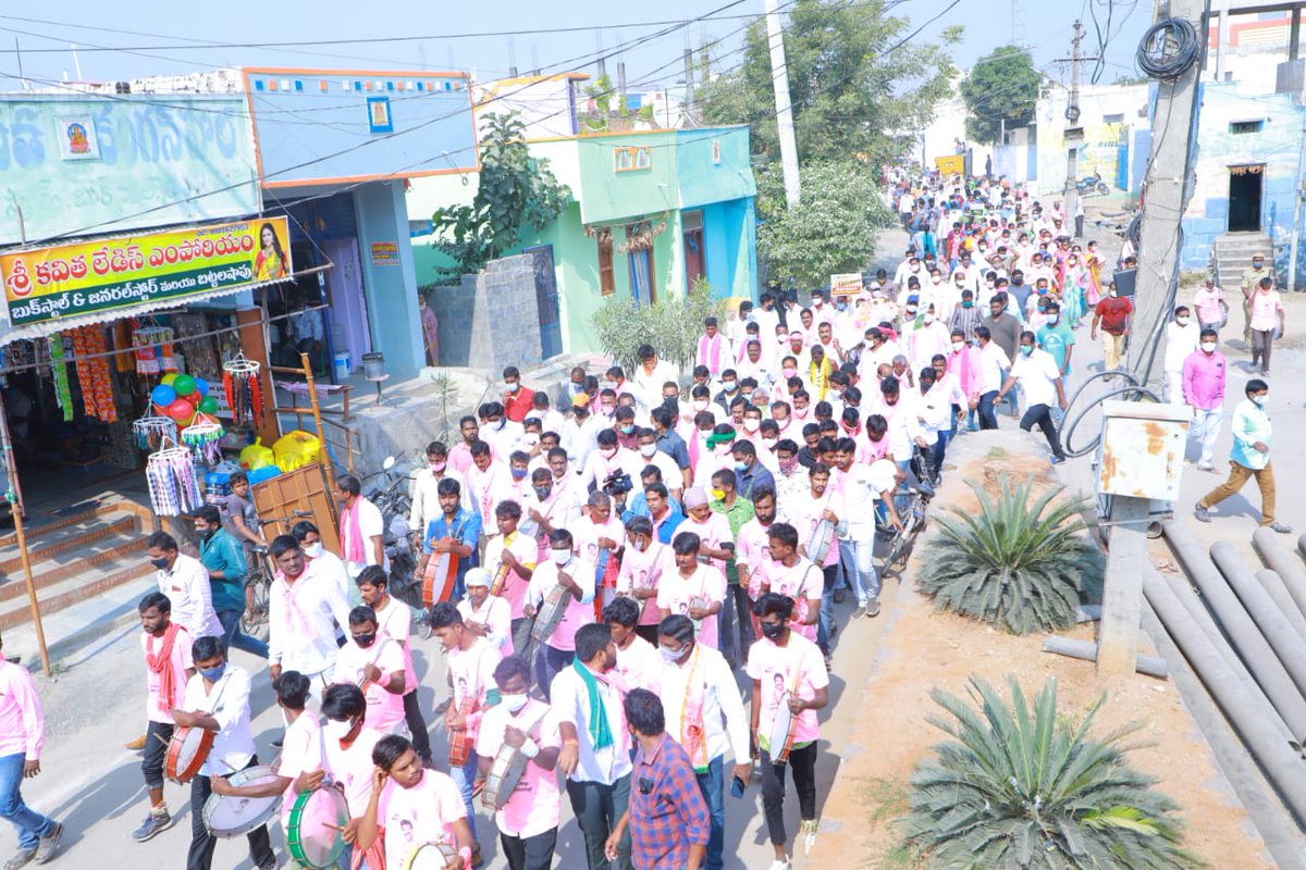 BRSNarenderWGL's tweet photo. ముఖ్యమంత్రి కేసీఆర్ గారి ఆదేశానుసారం..కేంద్ర బీజేపీ ప్రభుత్వం తెలంగాణ రైతుల ధాన్యం కొనుగోలుపై చూపుతున్న నిర్లక్ష ధోరణికి నిరసనగా వరంగల్ తూర్పు ఖిలావరంగల్ లో కేంద్ర ప్రభుత్వ శవయాత్ర కార్యక్రమం..

#AntiFarmerBJP 

 @trspartyonline 
@KTRTRS https://t.co/PiCBERhat4