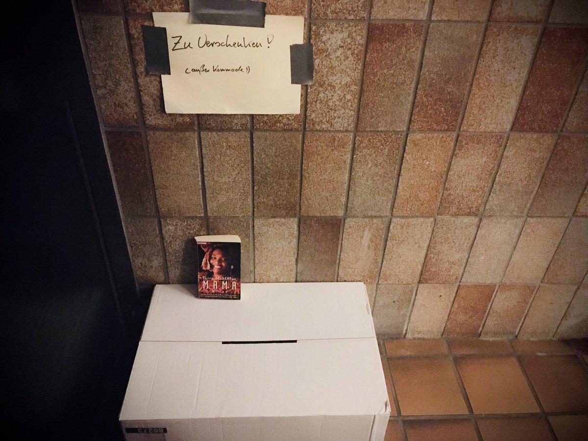 LimmerAndrea's tweet photo. Habeck: Mit einem Lockdown, in dem auch […] Kulturveranstaltungen gestrichen würden, solle man nicht leichtfertig umgehen. (Quelle: @ndr) Da lebt er, der Habeck, in seiner glücklichen Welt der stattfindenden #kultur. 
#habeck #lockdown #covid #kleinkunst (Foto: Symbolbild) https://t.co/4xdip4W6ry