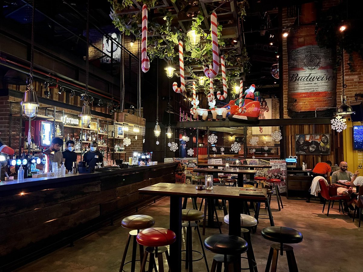 JoBrettAD's tweet photo. NEW in Abu Dhabi - Yas Bay waterfront is now home to party bar #LockStockandBarrel 🍺 The industrial style bar is popular in Dubai for its live music, pub style food, Friday brunches and daily happy hours @yasisland #yasbaywaterfront #abudhabi #uae https://t.co/aODTel3iVm