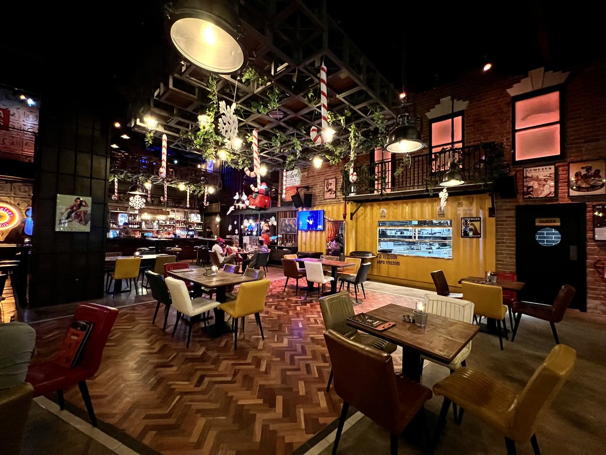 JoBrettAD's tweet photo. NEW in Abu Dhabi - Yas Bay waterfront is now home to party bar #LockStockandBarrel 🍺 The industrial style bar is popular in Dubai for its live music, pub style food, Friday brunches and daily happy hours @yasisland #yasbaywaterfront #abudhabi #uae https://t.co/aODTel3iVm