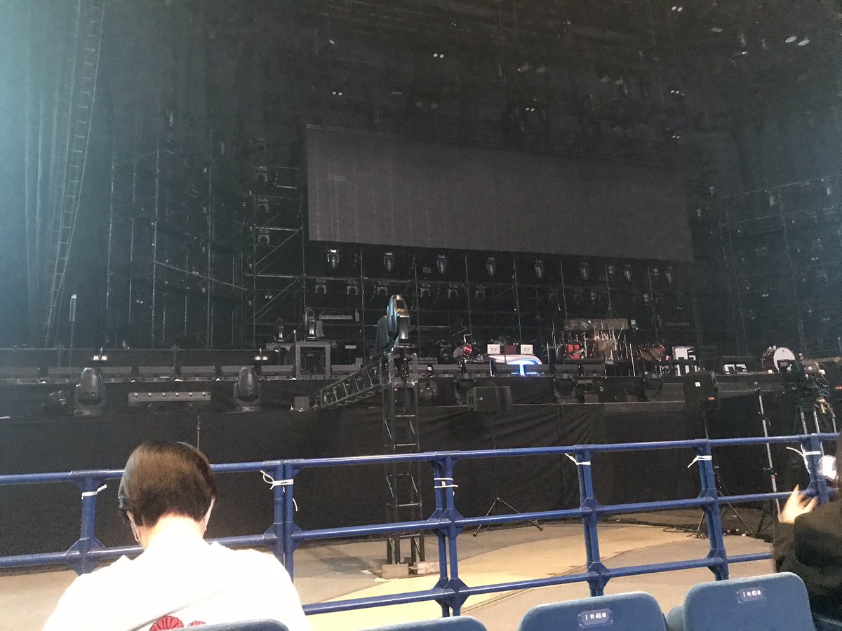 YUUcrew331's tweet photo. 横アリ前の方過ぎてやばいわ https://t.co/jwRXk1HeR4