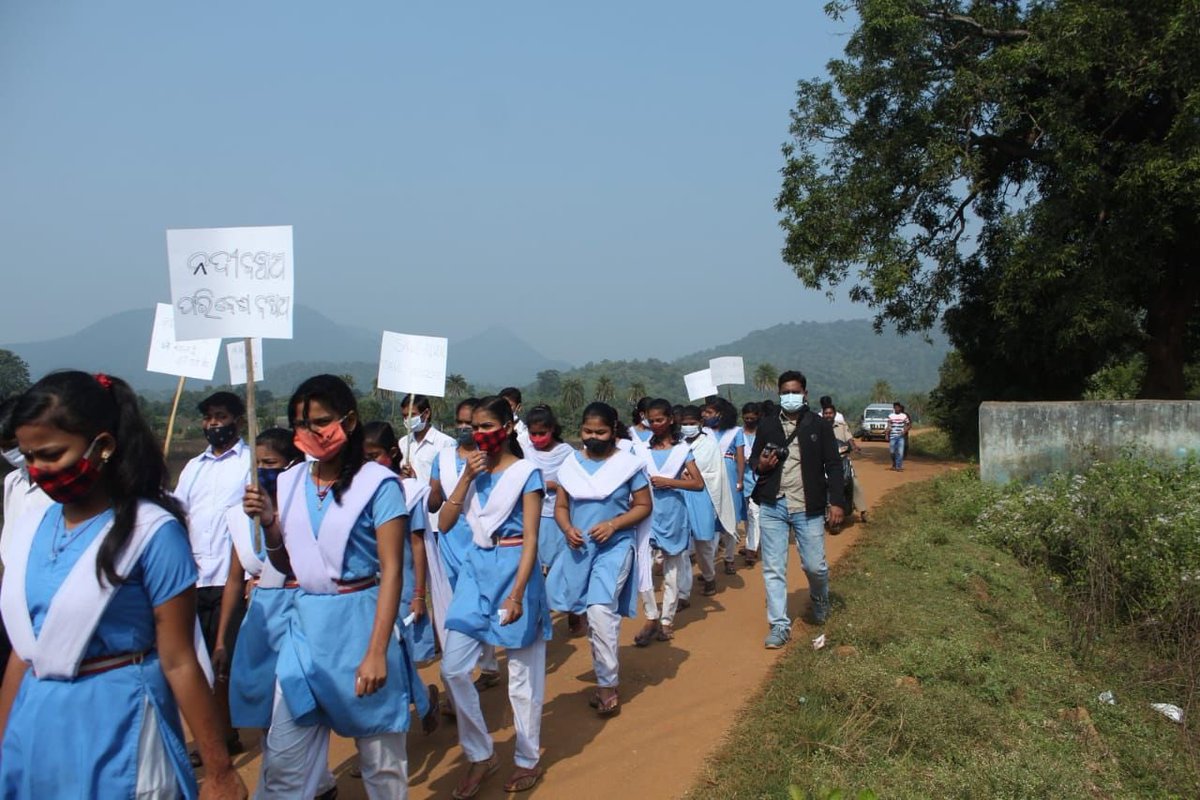 moefcc's tweet photo. Nadi Utsav 2021 #MahanadiRiver @Wiiofficial1 NRCD #SaveMahanadi #SaveLife Save Mahanadi biodiversity Awareness Rally with Nilkantha High School and staff from Tikerpada Range along the Mahanadi River. https://t.co/G9KBPQMXV6