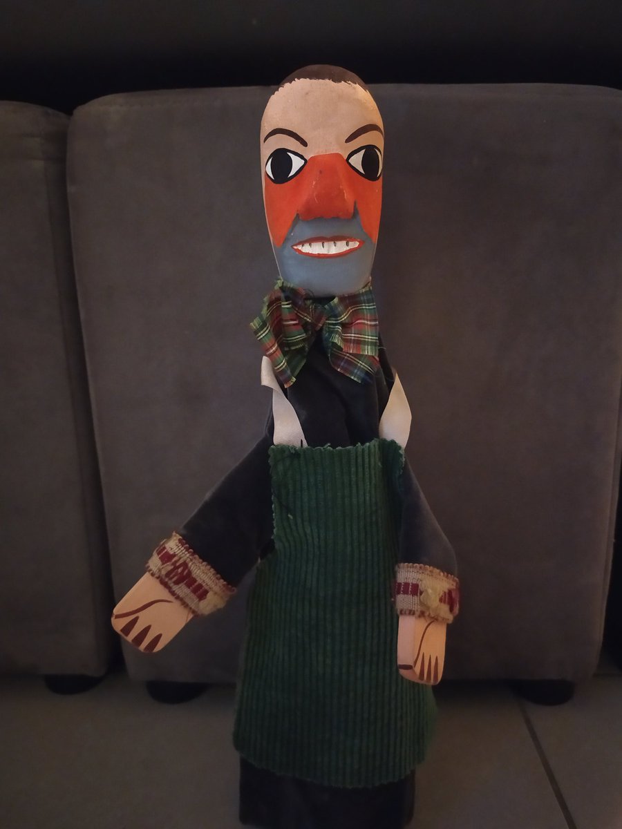 GuignolCollect1's tweet photo. Salut les gones, envie d'un cadeau de Noël? 
Marionnette gnafron sculpter par Livio Constantini disponible à la vente. Prix  100€. Si intéressé en mp.
#guignol
#lyon
@OnlyLyon @OnlyLyonTourism https://t.co/wovIhBUbyb