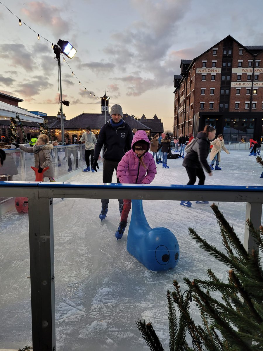 Gloucester Ice Rink tweet media