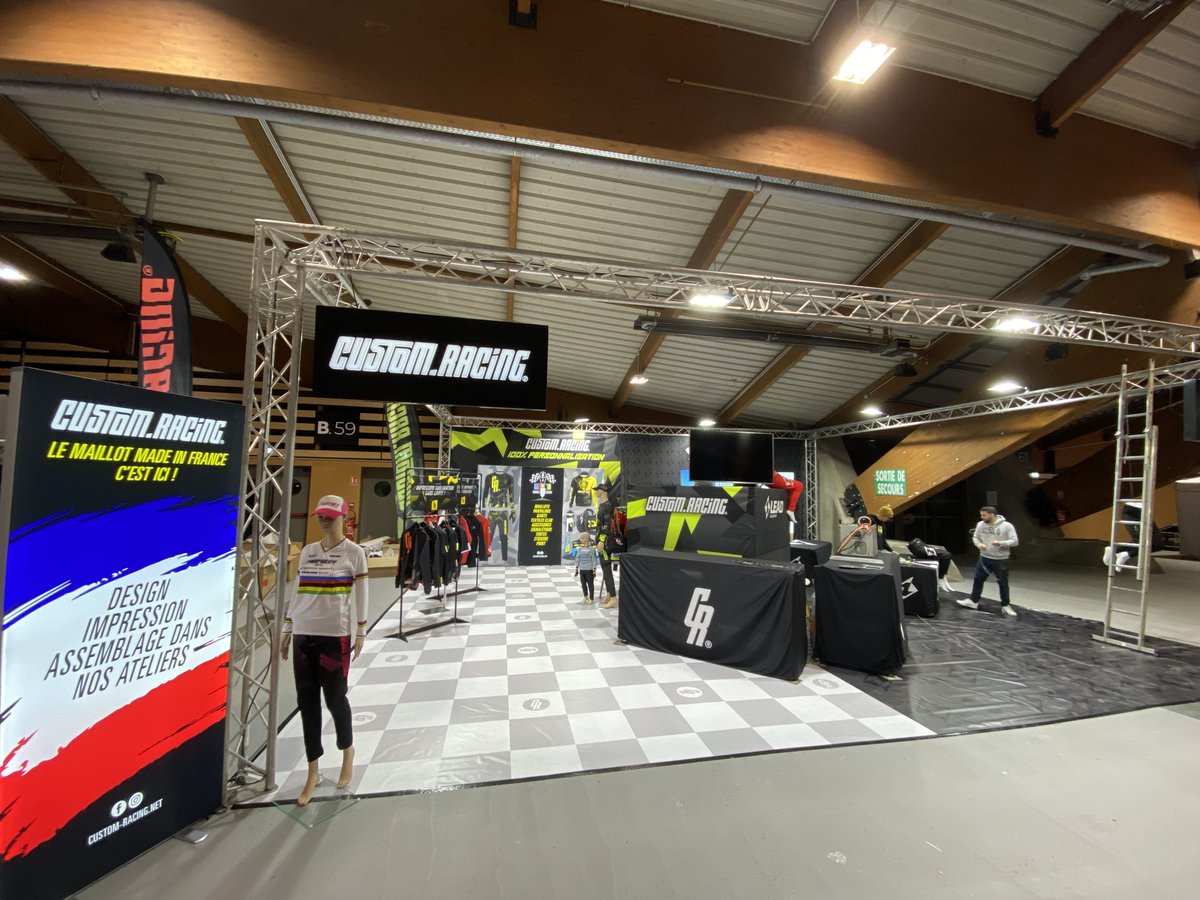 Innotech_D's tweet image. The Navigator Lightbox has been making frequent appearances in France lately!

#innotech #SEGlightbox #tensionframe