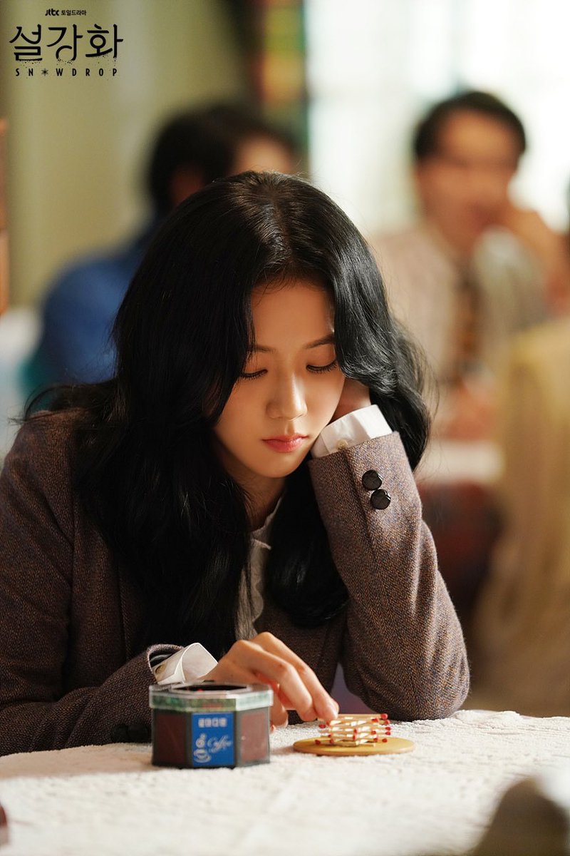 archivejisoo's tweet photo. miss one way ticket, i'll date you instead! https://t.co/hEOLo8IHh6