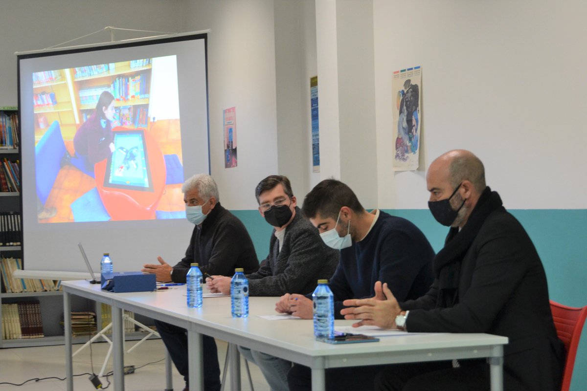 ConcellodeBueu's tweet image. Este sábado presentamos ante a cidadanía o proxecto da nova biblioteca, que en palabras de @felixjuncal suporá &quot;un antes e un despois&quot;.

Na nosa web tedes toda a información desta actuación que se vai levar a cabo coas axudas do #ReacPon da @depo_es 🔽

concellodebueu.gal/o-concello-de-…