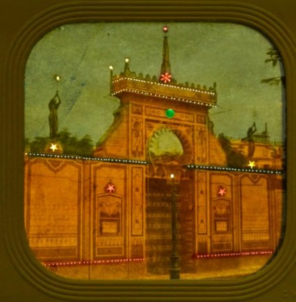 BlogMontparnos's tweet photo. Le portail monumental d'entrée du Bal #Bullier a changé plusieurs fois au cours de son histoire, entre 1847 et 1940. 

👉 https://t.co/GNvJo1fSst

#Montparnasse #QuartierLatin #PortRoyal https://t.co/GWCce8raIu