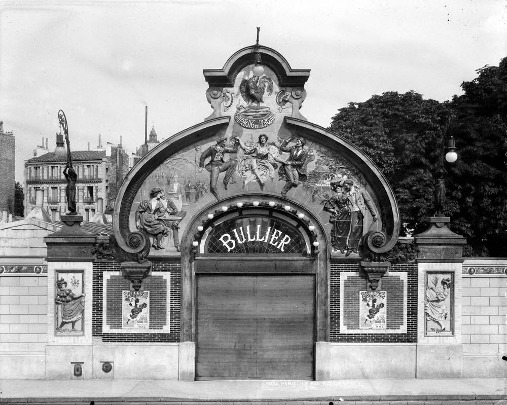 BlogMontparnos's tweet photo. Le portail monumental d'entrée du Bal #Bullier a changé plusieurs fois au cours de son histoire, entre 1847 et 1940. 

👉 https://t.co/GNvJo1fSst

#Montparnasse #QuartierLatin #PortRoyal https://t.co/GWCce8raIu