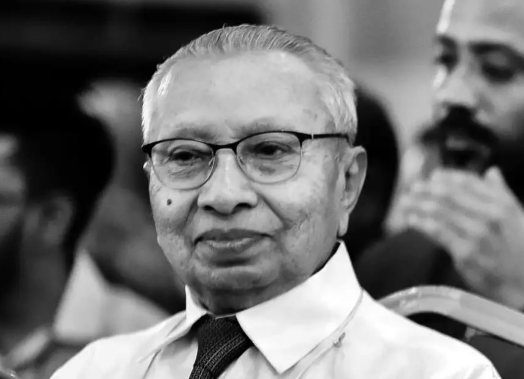 alisuzain's tweet photo. إِنَّا لِلَّهِ وَإِنَّا إِلَيْهِ رَاجِعُون
Dhaulathah adhi khaassa koh raajjeyge kulhivarah aguhuri khidmaith thakeh kohdhevvaafaivaa furathama kulhivaru Minister Umar Zahir avahaara vi khabaru ehee hithaama aai eku,e manikufaanah heyo jazaa minvaru kuravvaashi  aameen https://t.co/Nv3ofh3eFw