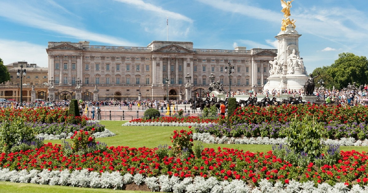 mybeaudest's tweet photo. Buckingham Palace, just wonderful in spring. London.  

#MBDTravel #MBDUK https://t.co/2LTMO40zBW