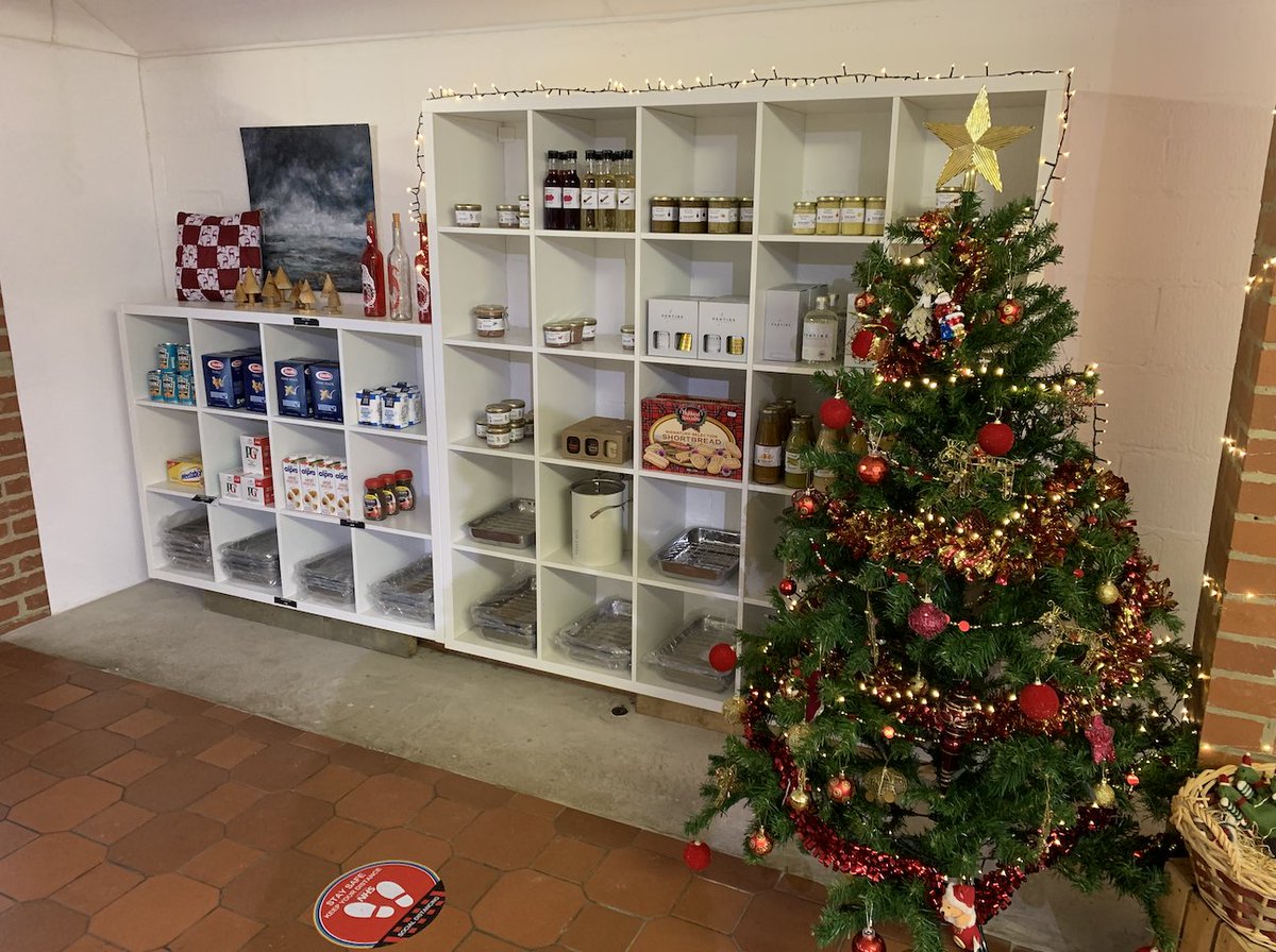 SpringsSmokery's tweet photo. Christmas Opening Times Update: 

The store will remain open until midday on 24th December, and will then be closed until 4th January. 

So there's still time to get some last minute goodies! https://t.co/sJYknxG1kN