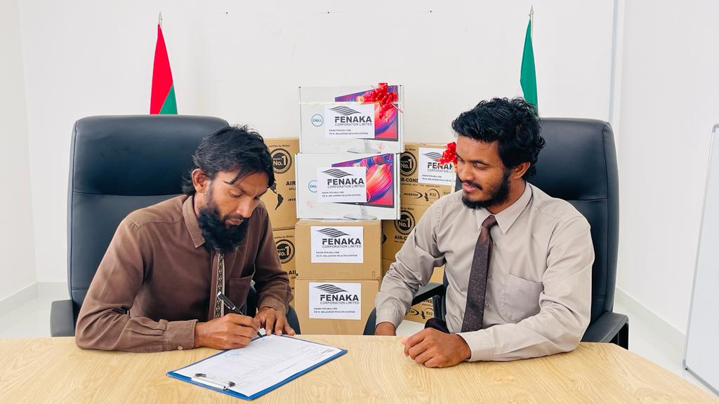 NMiladhooFNK's tweet photo. ފެނަކަ ސީ.އެސް.އާރ ގެ ދަށުން ، ނ. މިލަދޫ ސިއްޚީމަރުކަޒަށް ބޭނުންވާ 6 އެއަރކޮންޑިޝަނަރ އަދި 2 ކޮމްޕިއުޓަރ ސިސްޓަމް މިއަދުވަނީ ހަވާލު ކުރެވިފައި. މިލަދޫ ސިއްޚީމަރުކަޒުގެ ފަރާތުން މި ތަކެއްޗާ ހަވާލުވެލެއްވީ ސީނިއަރ އެޑްމިނިސްޓްރޭޓަރ އަލްފާޟިލް އިލްޔާސް ޢަބްދުއްޞަމަދެވެ. 
#ޓީމްފެނަކަ https://t.co/SGJ7NPyHUX