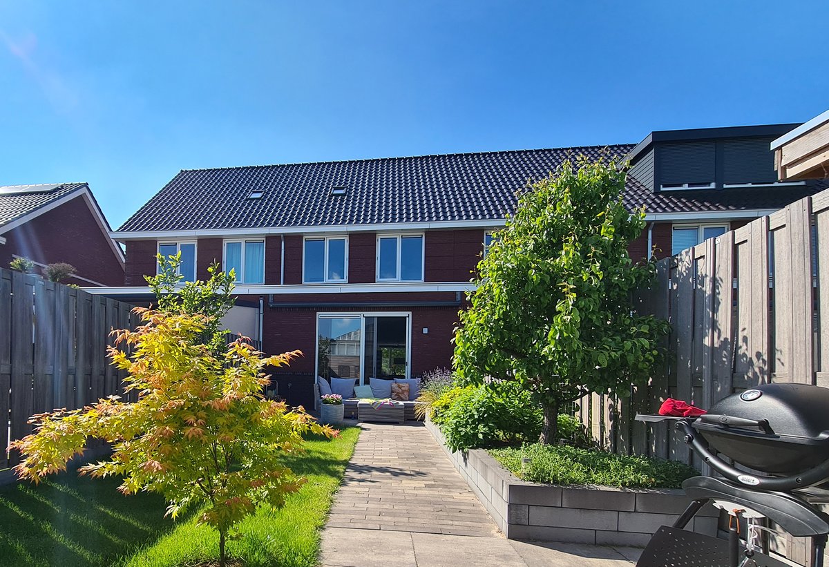 OP PAD MET DE FOTOGRAAF!
Deze fraaie woning (bouwjaar 2015) komt zeer binnenkort in de verkoop.
Nu al info? Bel met ons kantoor: 0180-631655

#preview #tekoop #Zevenhuizen #Zevenrozenhof #Zuidplas #makelaar #Perdijk #thuis #vijftig