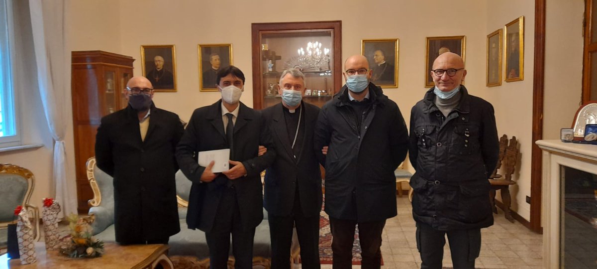 🔵VISITA #NATALIZIA AL #VESCOVO DI #LIVORNO MONS. #GIUSTI
Stamani una delegazione della #Lega, composta dai consiglieri comunali Massimo Ciacchini, Carlo Ghiozzi ed Alessandro Perini, si è recata dal Vescovo di Livorno per il tradizionale saluto degli auguri di #Natale !!