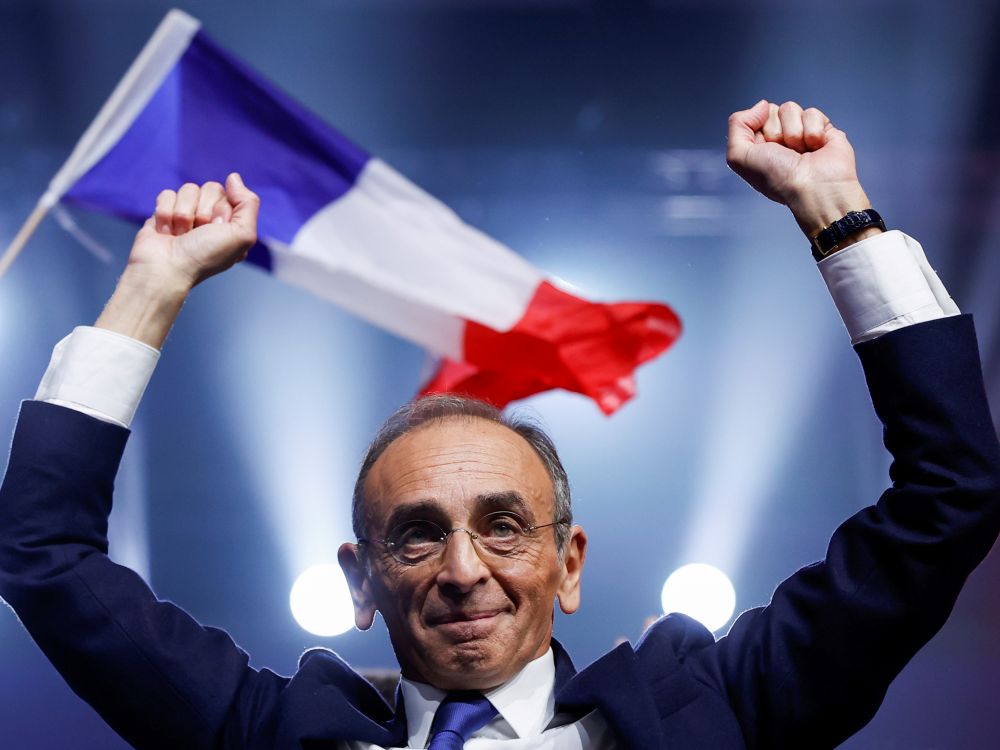 Gerard75000's tweet photo. Chers amis,
Si vous voulez qu'on passe largement les informations pour soutenir Zemmour on a besoin qu'on s'abonne les uns aux autres. Sinon, on est bloqués au même nombre d'abonnés et l'information ne circulera pas.
Merci d'interagir afin de mieux soutenir notre candidat.
Rt svp https://t.co/cX0rvZmYN4