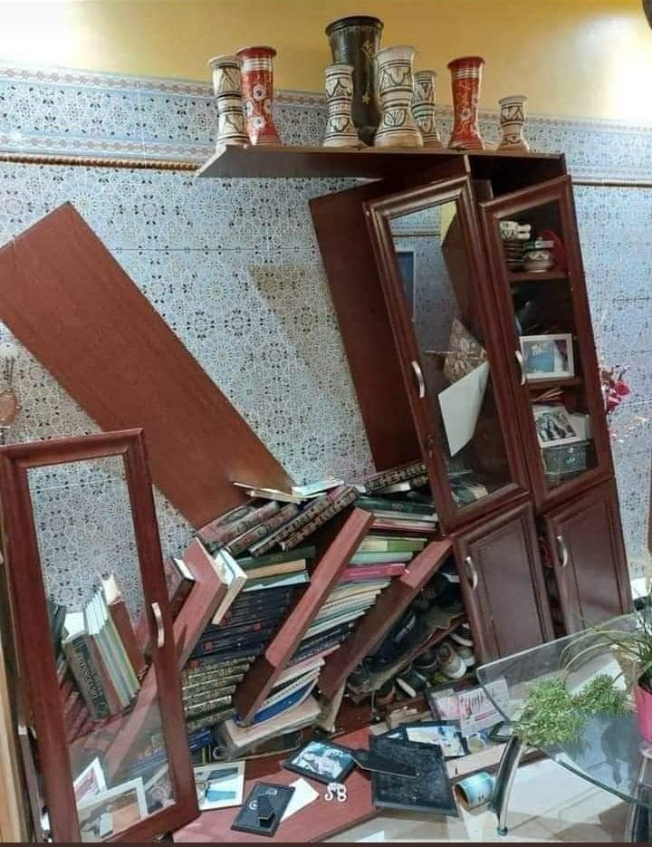 Saleh_Abri_OMN's tweet photo. سقط الجميع إلا الطبول ما زالت متربعة، فهي أخف من أن تسقط. https://t.co/81nNshOhBG