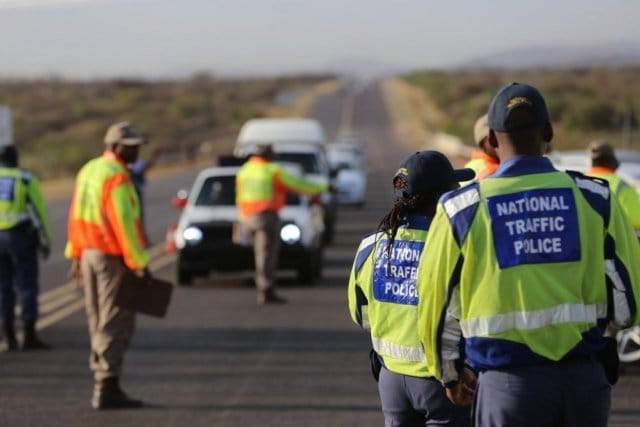 HeidelbergRadio's tweet photo. #Burningpoint : Government introduction new driving rules in South Africa from January 2022,
What do you think of the new rules, are you familiar with them?
How will the new rules keep drivers/operators at
#BigBrotherMzansi #Mamkhize https://t.co/t4GeEXsEPk
