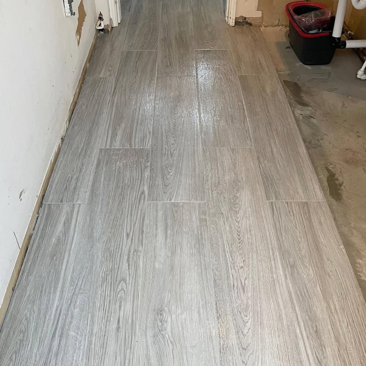 ASTTILEANDSTONE's tweet photo. Grey wood effect tiles installed for a customer in Maidenhead! https://t.co/pRwTBL0xKu