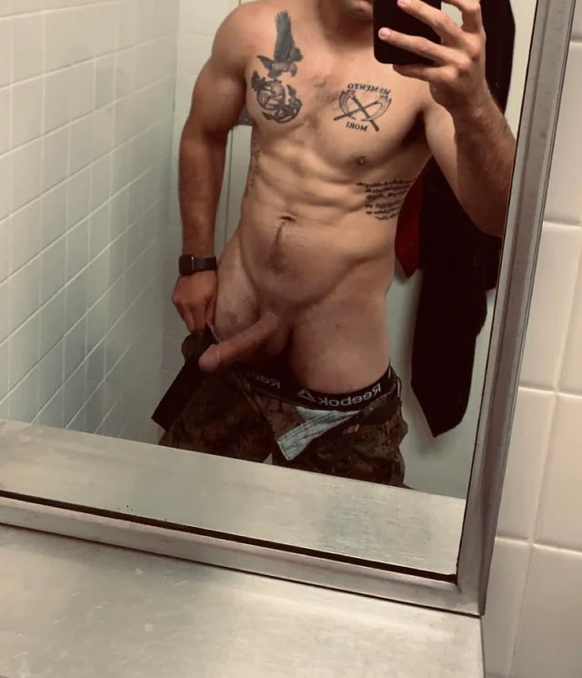 greeksoldiers1's tweet photo. 👨🏻🍆 https://t.co/E8YicahMDk