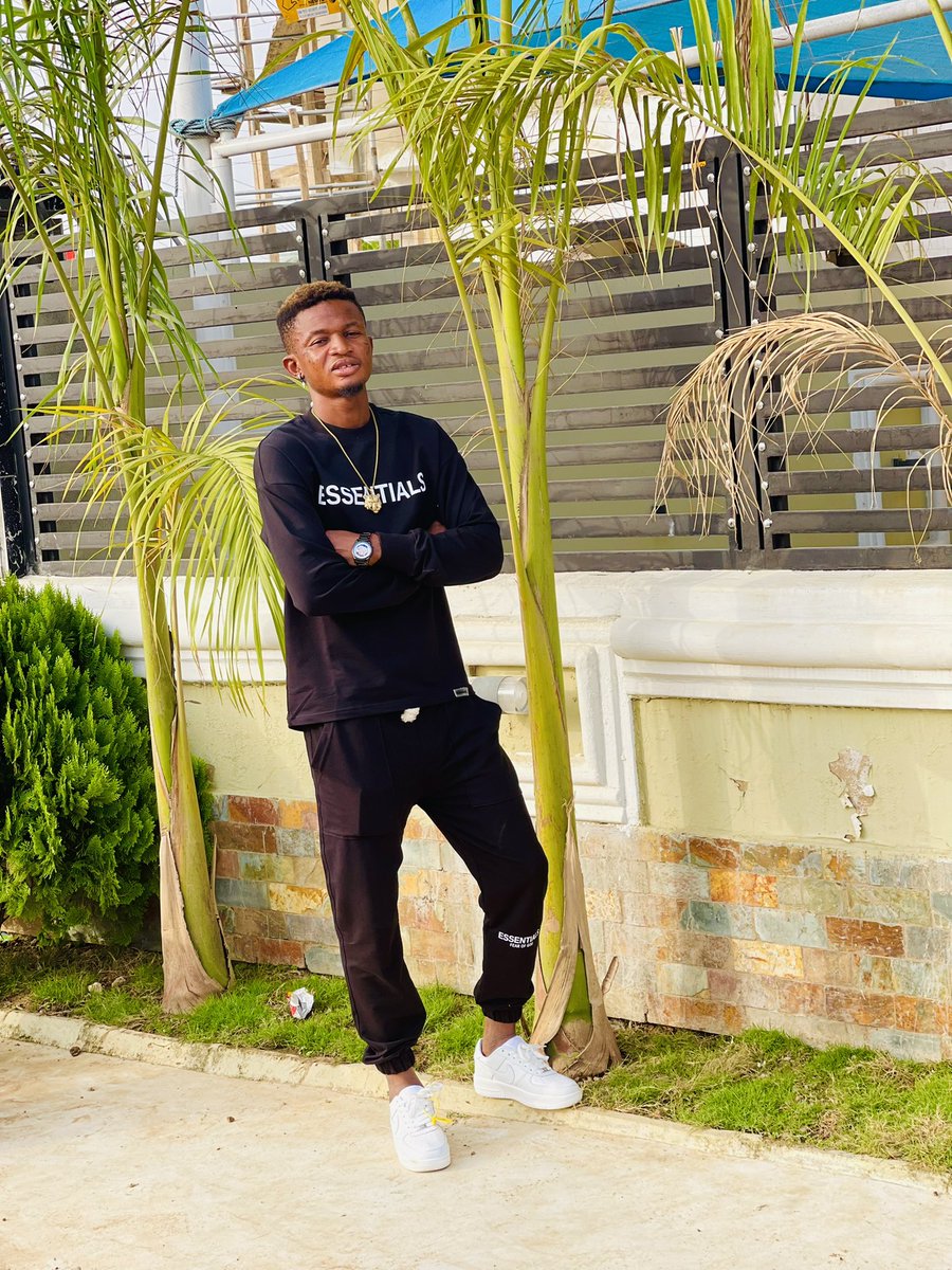 OfficialRazak9's tweet photo. I don’t fake my lifestyle,I have good days,bad days,paid days,up days and down days,but everyday I keep it going #Abdul Razak Ali 🇬🇭⚽️🇬🇭🏅 https://t.co/cmdxdENEXx