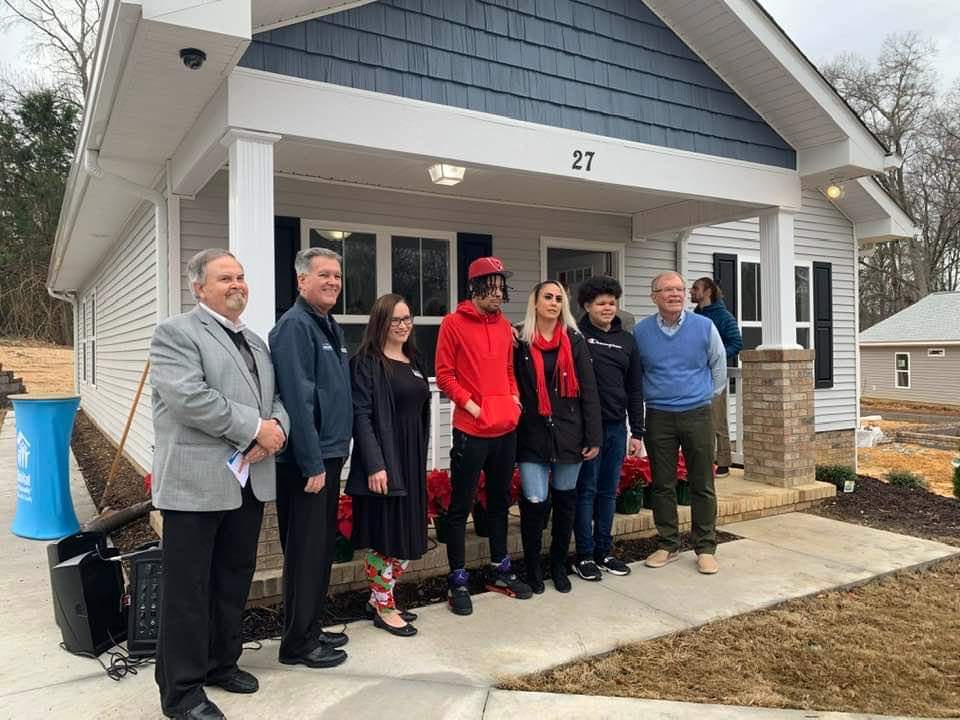 jbhulehan's tweet photo. It was an honor to join Ashley and her family at their @habitatgvl home dedication yesterday. Ashley worked hard to overcome many obstacles and challenges throughout her life, and she worked hard for the goal of homeownership. Welcome #SimplyHome, Ashley and family! https://t.co/I0xYC4Tv3t