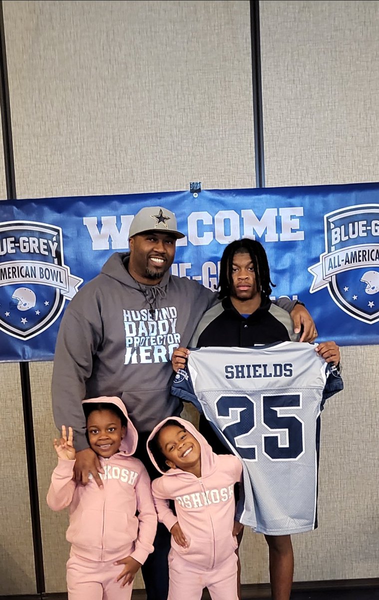 ShieldsZay's tweet photo. Game Day #25 All American Blue Grey Bowl 🏈 AT&amp;T Stadium. ⭐⭐⭐
@BlueGreyFB @WERaiderFB @NetworkAthletic
#WestTeam https://t.co/sjJmc3OyJ1