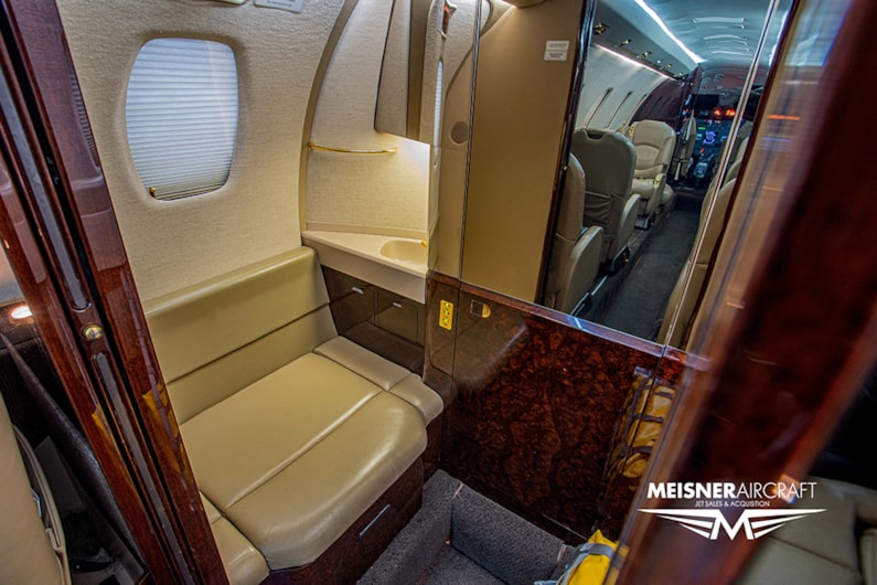 GlobalAir's tweet image. 2001 Citation Excel // $1,695,000

Highlights: ATG-5000 with Talk &amp;amp; Text, Current 135, 7 Pax interior seating, non-belted lavatory seat, Enrolled on CESCOM, and more!

Find more photos here: globalair.com/aircraft-for-s…

#cessnacitation #citationexcel #cessna #jetforsale #privatejet