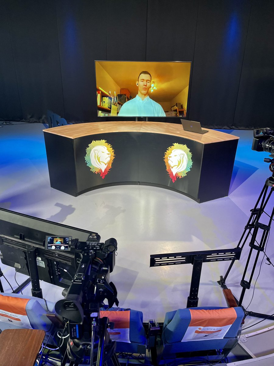 DUUGNL's tweet photo. Non-developers are certainly most welcome to do talks at our events! Now we have @LSIversen of @umbraco hq in the studio enlightening us about “Dos and don’ts for marketers working with developers”. #df21 #umbraco https://t.co/n2ZxF6Ekkx