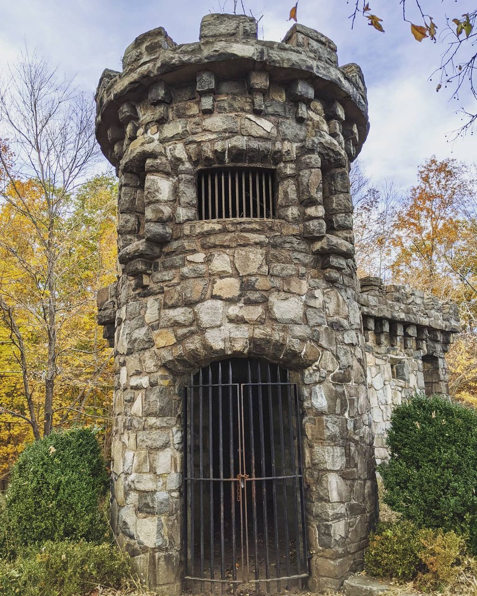 Visit_NJ's tweet photo. Hike the #Palisades, where you may stumble upon the Womenโs Federation Monument, built in 1929 to honor the State Federation of Womenโs Clubs to help preserve the Palisades.
๐Alpine, NJ
.
.
.
๐ท: @juliemkellerhikes (via Instagram)
#VisitNJ #NewJersey #NJHikes #Hiking #AlpineNJ https://t.co/S1pjqargaC