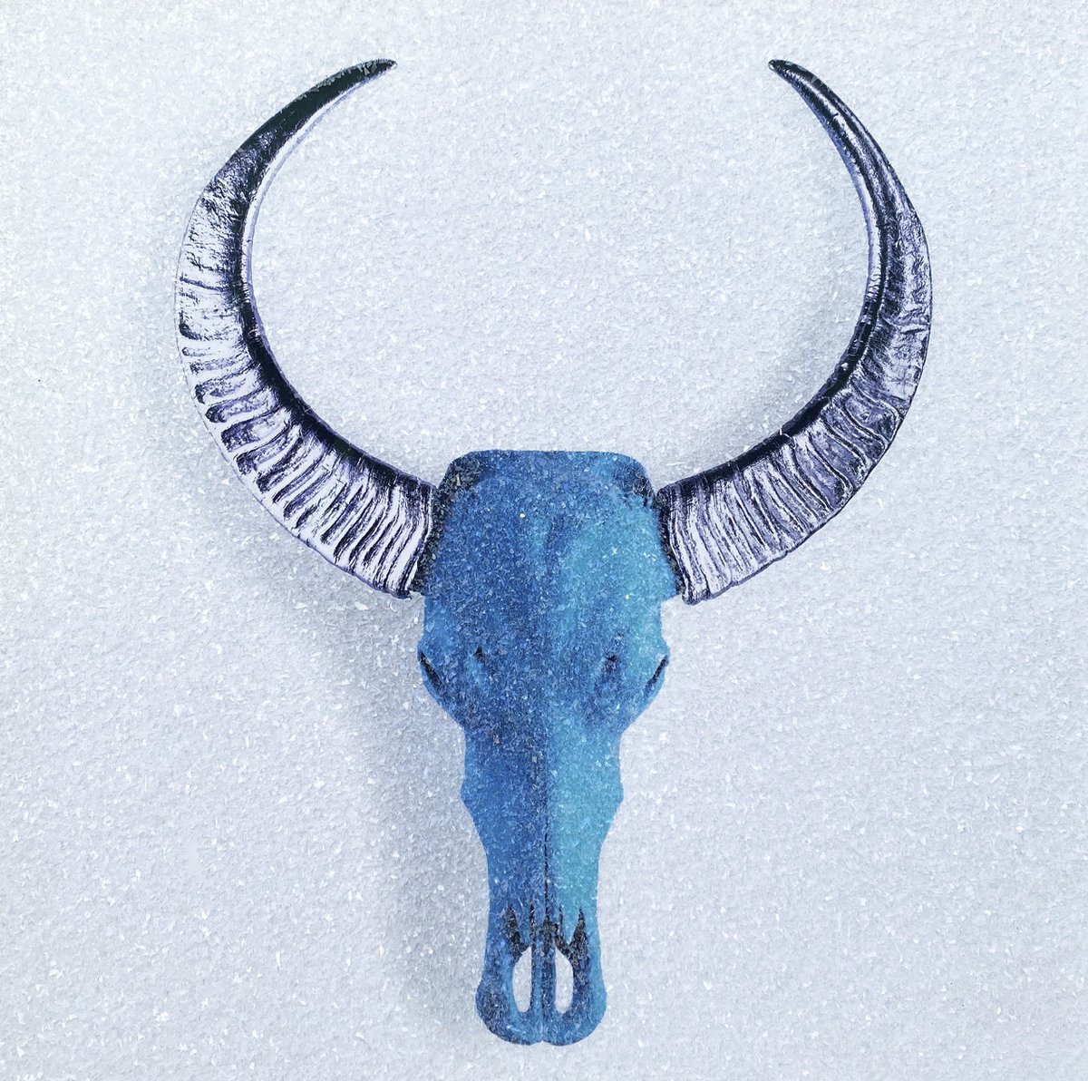 What’s Christmas without a little bit of Diamond Dust ✨ Get your mittens on this 1/1 unique mini skull print by M1 Artist, Angela Morris-Winmill. 

#angelamorriswinmill #chinesewaterbuffalo #skulls #skull #skullprint #animalskull #diamonddust #southlondonartist #londonartist