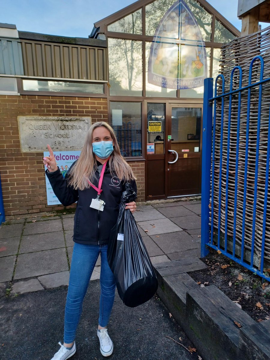toobbroadband's tweet photo. Our team have been busy this Christmastime supporting local food charity @CityCateringSou. Last week, our brand ambassadors volunteered to support 22 local schools with their #Christmas lunches, as well as delivering a special donation! https://t.co/JkLzvUqExx