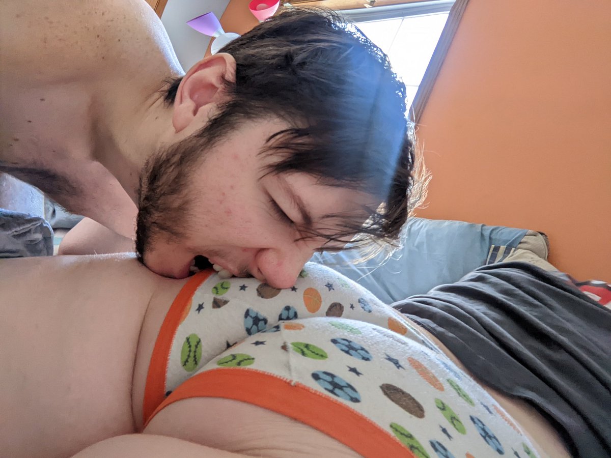 MarshroomPrince's tweet photo. Daddy teasing me first thing in the morning 😭 https://t.co/71UY0LLiGC