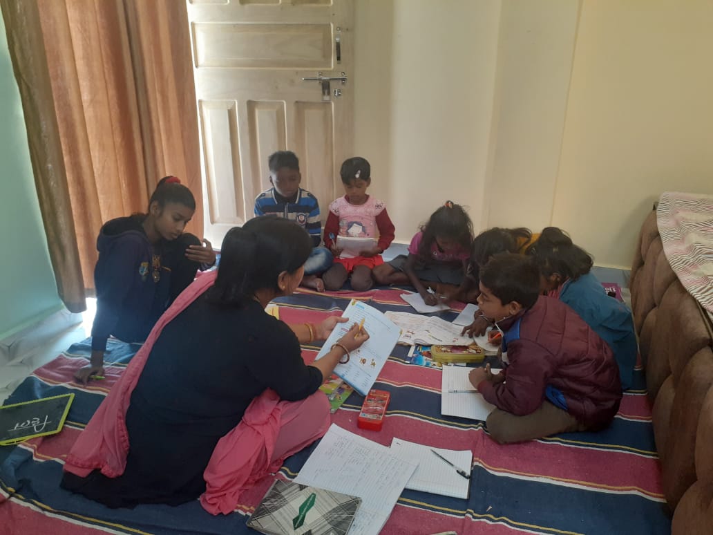 saathfndn's tweet photo. 17th December 2021
#saathfoundation@Ranchi
Our regular free education class@Mrs Sunita singh@Sunil singh ji ,Ranchi🙏
#saathfoundation #FreeEducation #FreeEducationClass #helpinneed #helpinghands #helping https://t.co/ca4VwXNuXI