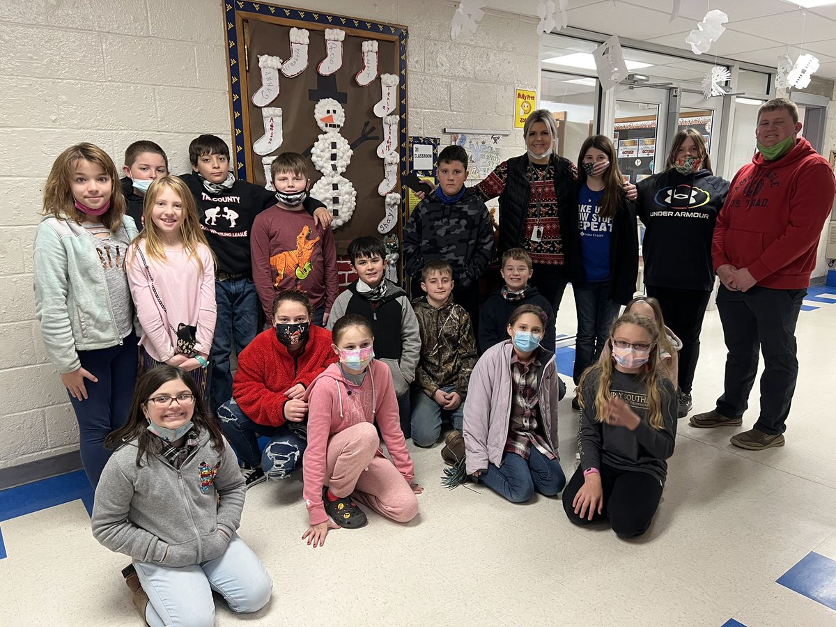 MESWV's tweet photo. 5th grade wins the Holiday door decorating contest!! Congrats! https://t.co/RSweGyZp46